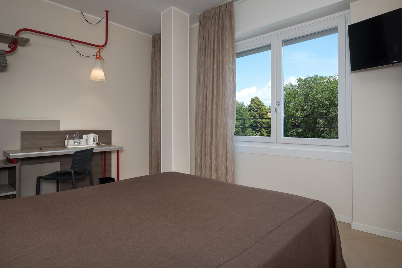 Guesthouse เวโรนา ภายนอก รูปภาพ